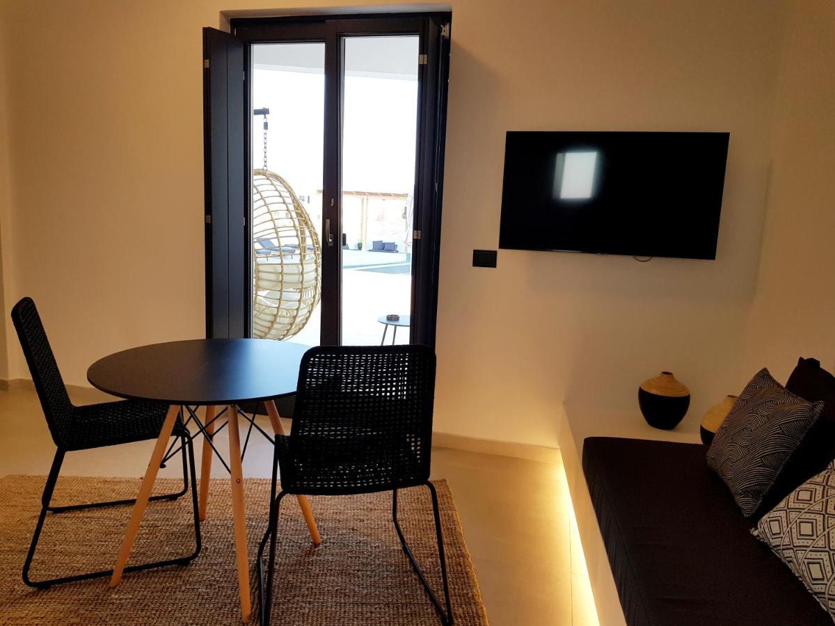 Mylithos Suites โมโนลิธอส ภายนอก รูปภาพ